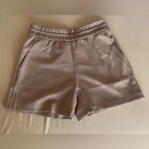 Lululemon Softstreme High-Rise Short 4" NWT Size4 - Picture 6 of 12